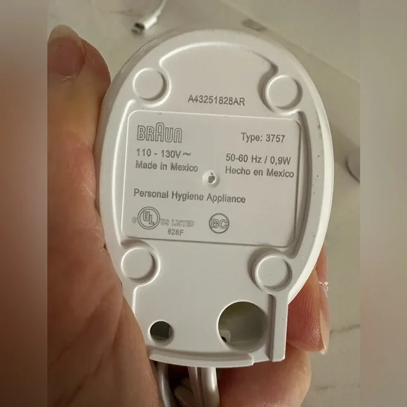 Braun Oral B Vitality Battery Operated Toothbrush with Blue and White Design - Picture 5 of 5